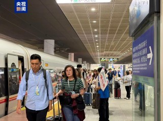 湾区高铁旅游专列开行 2400名香港旅客畅游内地