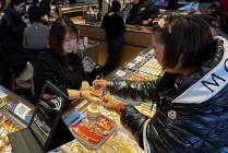 中国奢侈品市场现回暖迹象，年轻人称“还是不如买黄金”