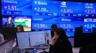 尾盘：道指上涨逾1000点，突破5万点大关