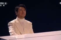 米兰冬奥会开幕，中国代表团亮相，谷爱凌再出征！郎朗时隔18年再登奥运开幕式舞台，奏响《奥林匹克颂》