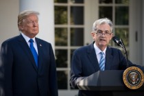 特朗普警告鲍威尔要及时卸任 否则会将其解雇