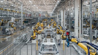 问界销冠天团再放大招！1.5万补贴延期，2026前下单都划算？