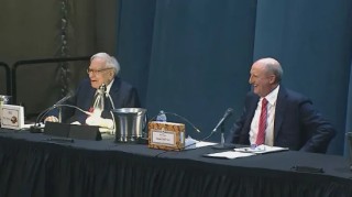 滚动更新｜直击2025年巴菲特股东大会：贸易不应成为武器 美股市场波动实属常态 透露投资机遇