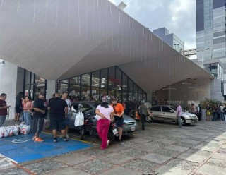 抓走马杜罗夫妇后，特朗普要如何“接管”委内瑞拉？