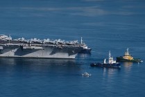 美军最大航母“福特”号，一场火烧了超30小时