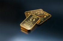 如何探索期权衍生业务的发展方向？这种发展方向对市场有何影响？