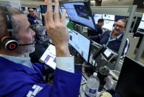 午盘：美股维持跌势 特朗普关税威胁导致资金逃离美国资产