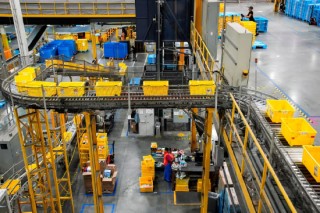 亚马逊销售额超越沃尔玛，登顶全球第一