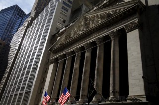 华尔街前瞻：标普500指数剑指7000点关口，投资者期待为2025年强劲表现收官