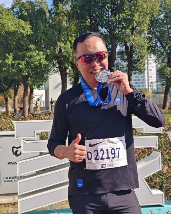 荣耀前CEO赵明现身上海马拉松:顺利完赛,人生勇敢尝试非常重要 第3张 荣耀前CEO赵明现身上海马拉松:顺利完赛,人生勇敢尝试非常重要 第3张