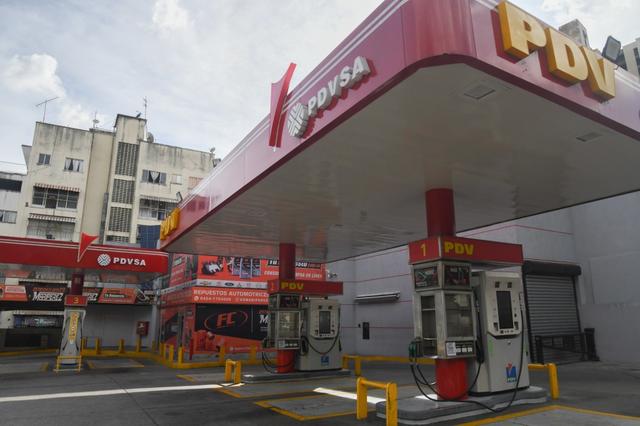 第1现场｜遭袭后的委内瑞拉：药店排队、油站关闭、民众集会抗议  第9张