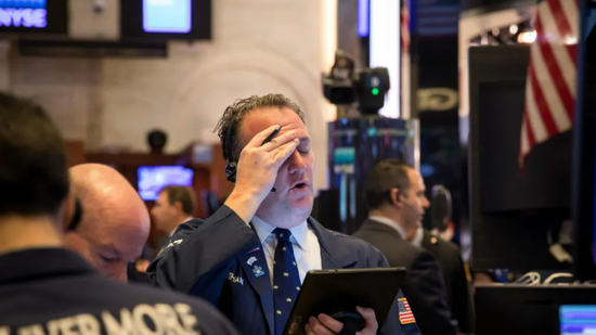 美股齐跌!金融股、软件股跌惨了!标普500抹去年内涨幅 第1张 美股齐跌!金融股、软件股跌惨了!标普500抹去年内涨幅 第1张